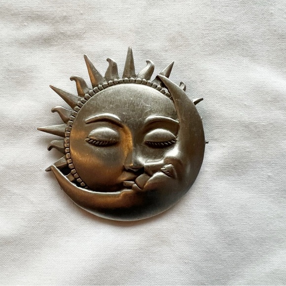 Vintage JJ Sun & Moon Face Brooch Silver Tone Celestial Pin - Picture 2 of 6